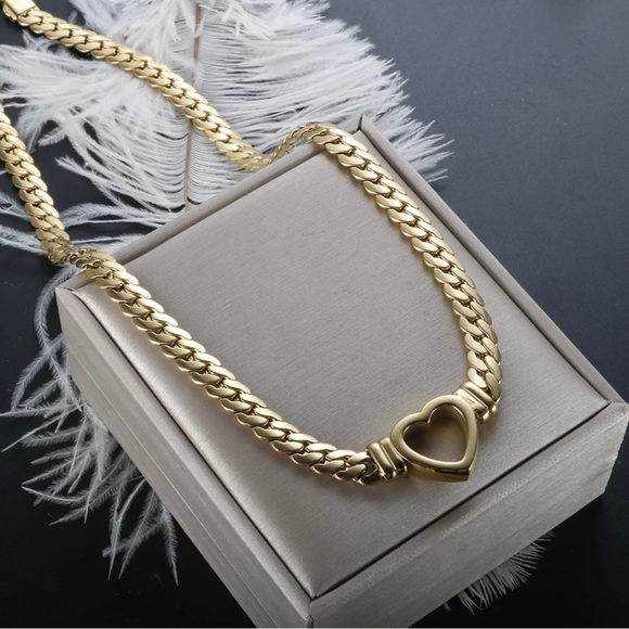 Jewelry - 18K Gold Plated Heart Shape Necklace